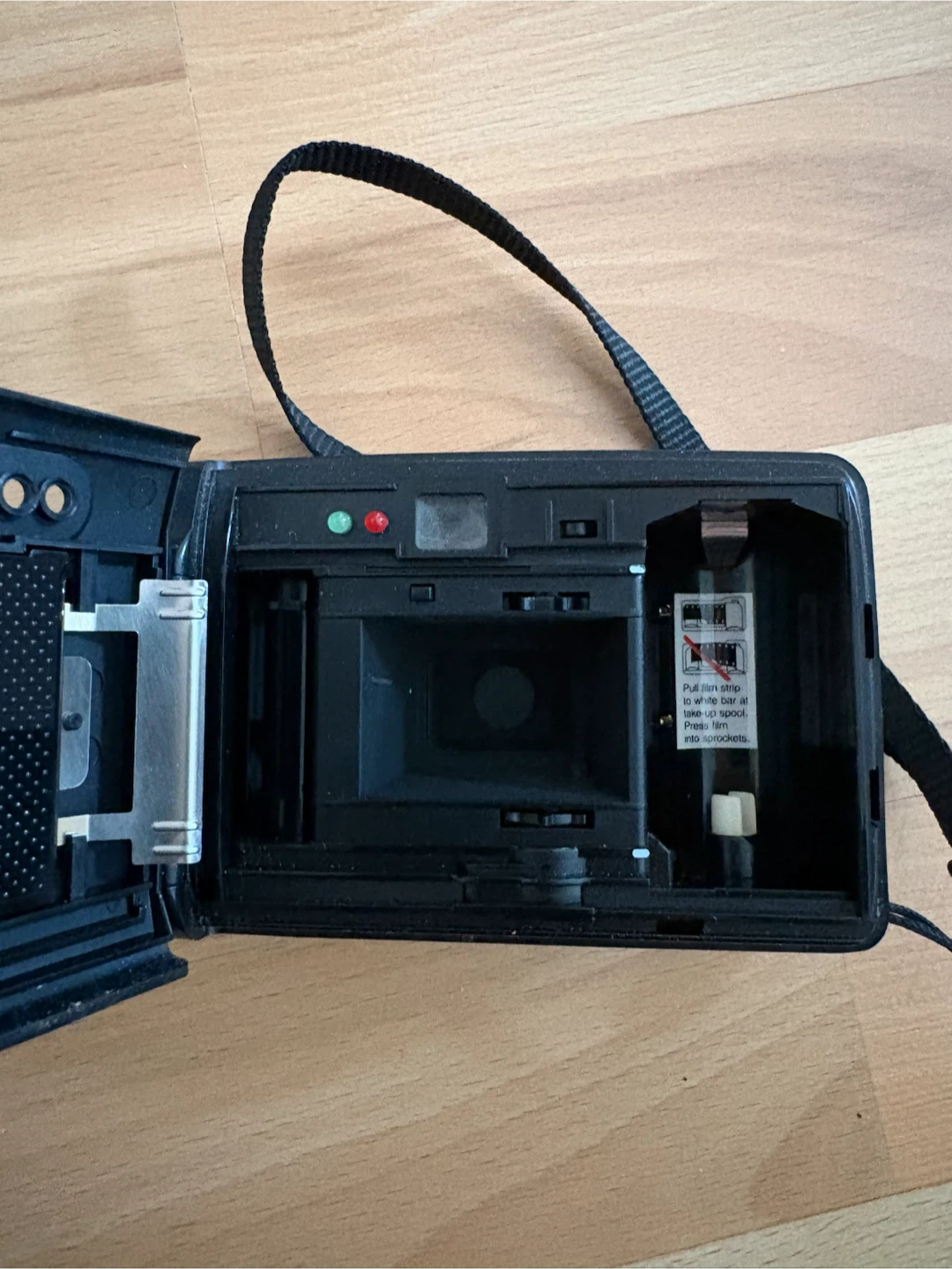 Polaroid Focus Free Red Eye Reduction 35mm Film Camera - photo 4
