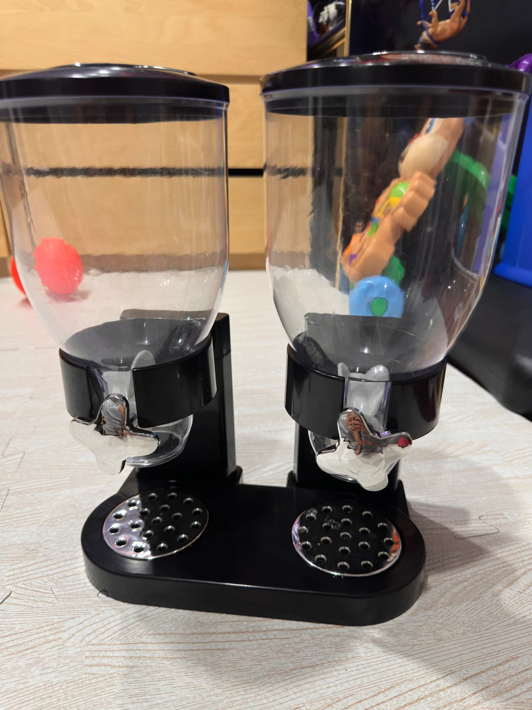 Double Dry Food Cereal Dispenser
