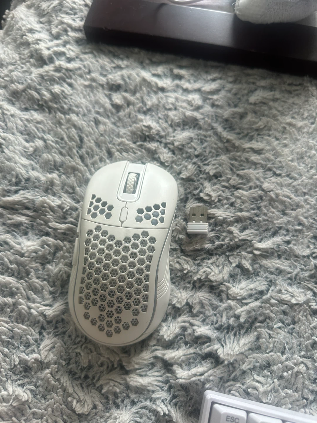 Wired 60% creamy sounding keyboard wireless honeycomb mouse - photo 2