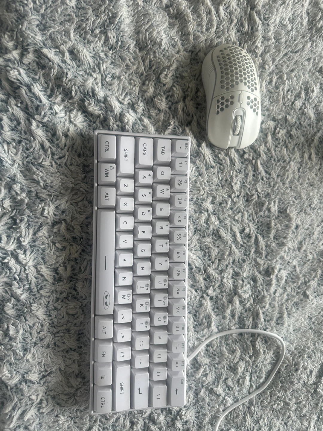 Wired 60% creamy sounding keyboard wireless honeycomb mouse - photo 4