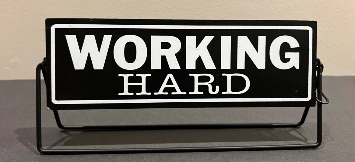 Novelty Desk Sign - "Hardly Working" - photo 2