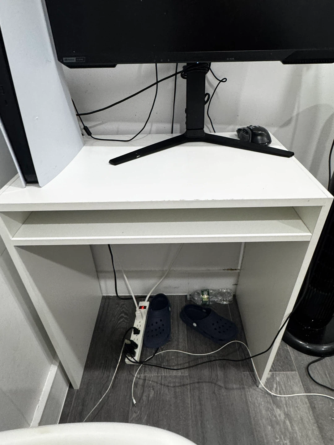 Small desk with chair - photo 2