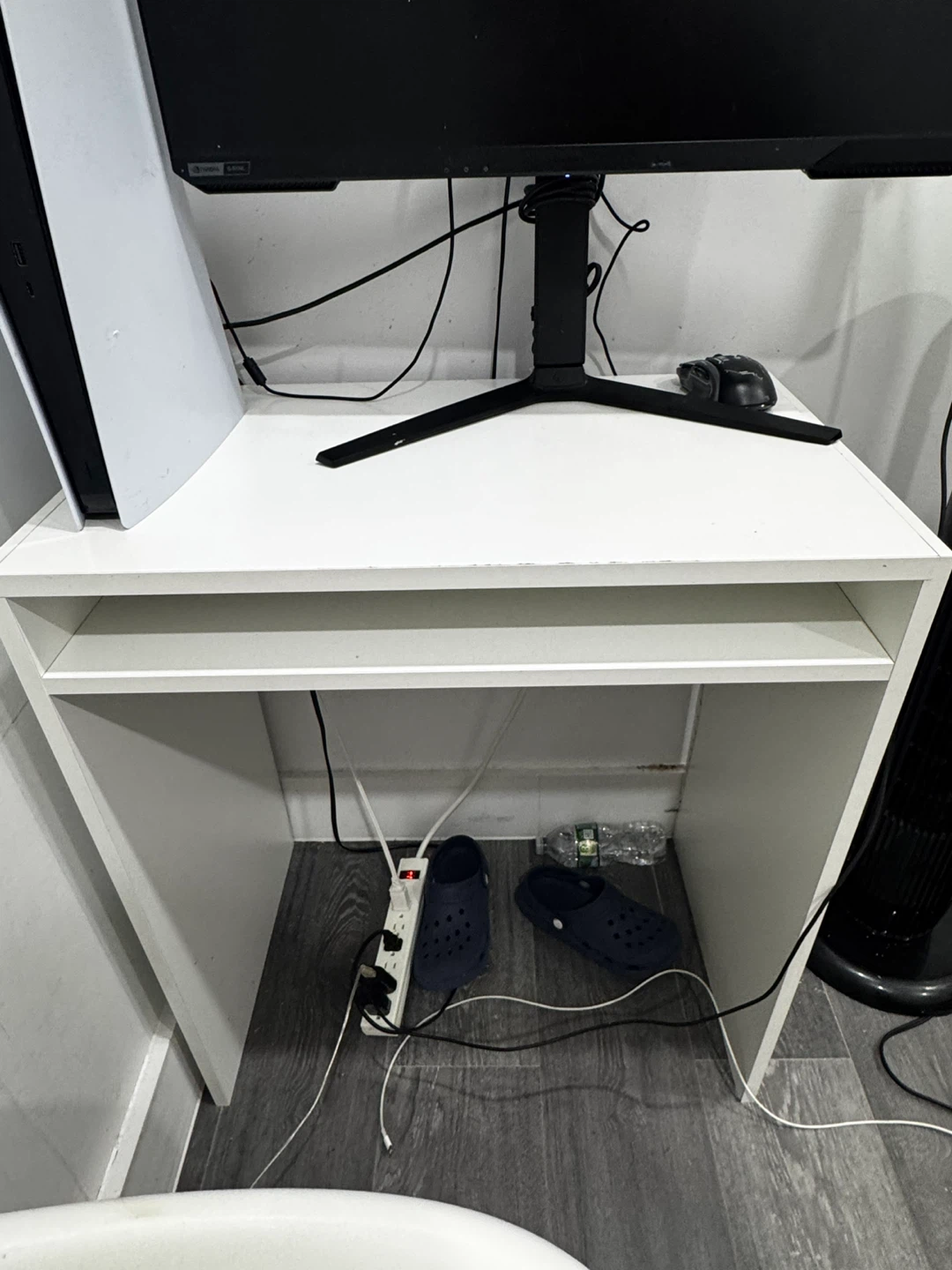Small desk with chair - photo 4