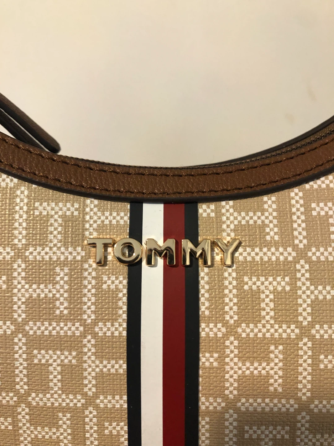 Tommy Hilfiger Monogram Shoulder Bag - photo 4