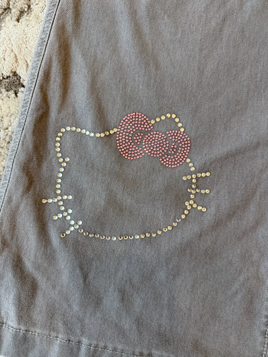 9/10 H&M Stretchy hello kitty straight leg jeans - photo 2