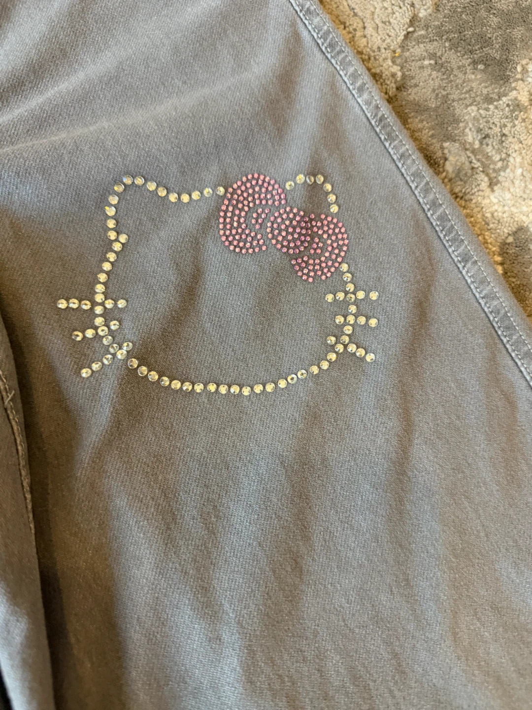 9/10 H&M Stretchy hello kitty straight leg jeans - photo 3