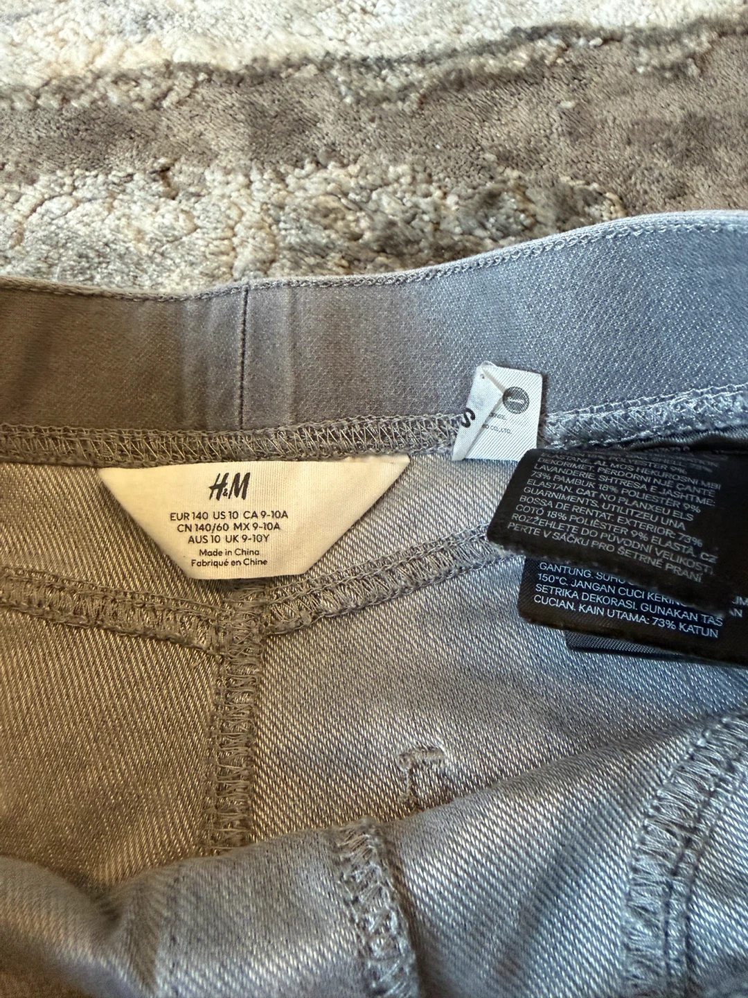9/10 H&M Stretchy hello kitty straight leg jeans - photo 4