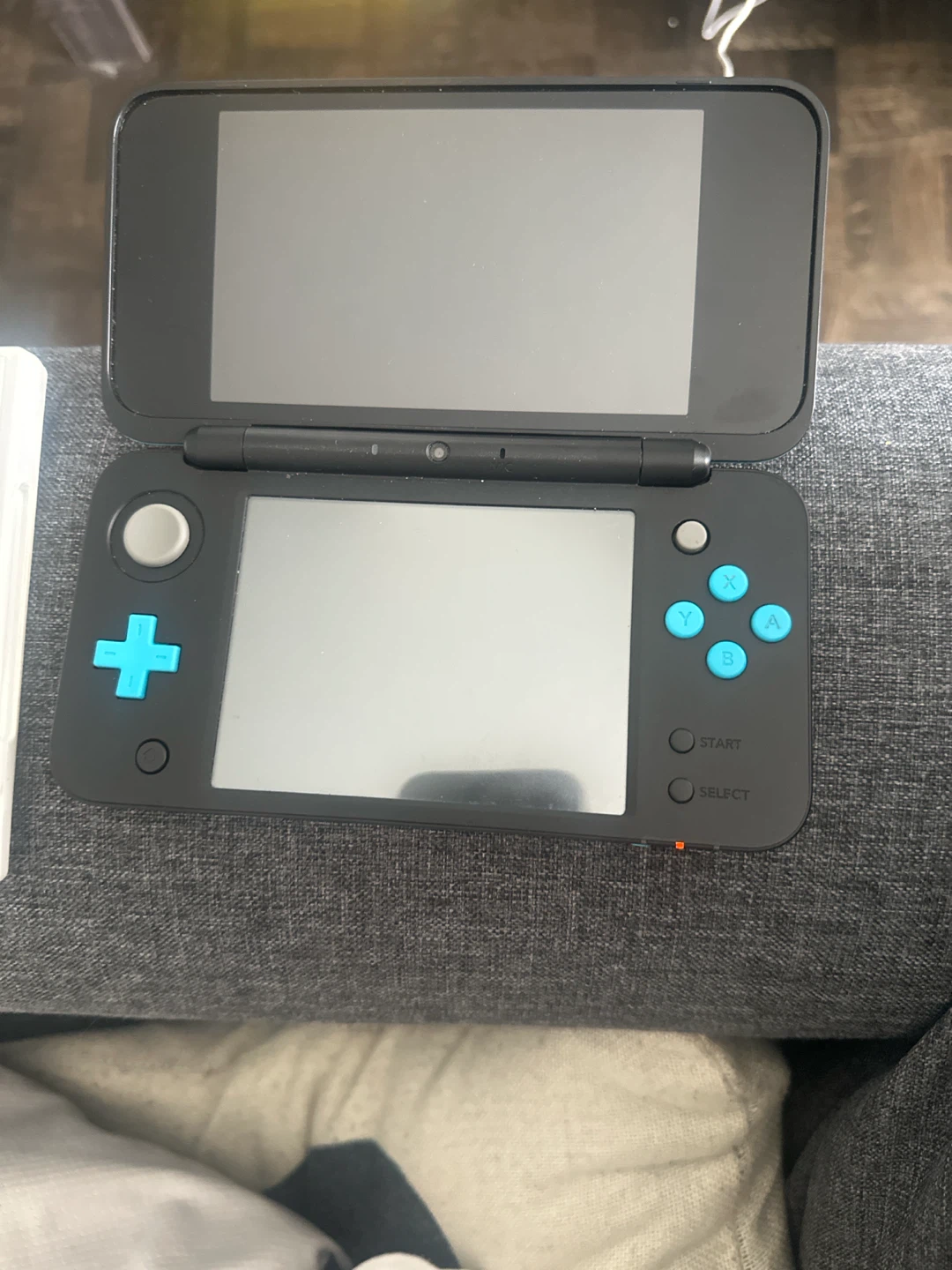 Nintendo 2ds xl prices negotiable - photo 2