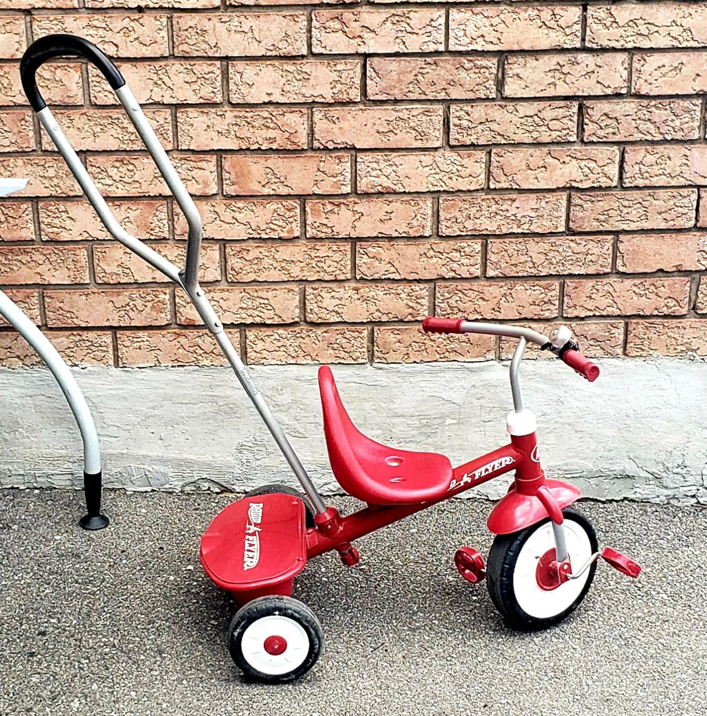 Radio Flyer Tricycle with Push Handle - photo 2