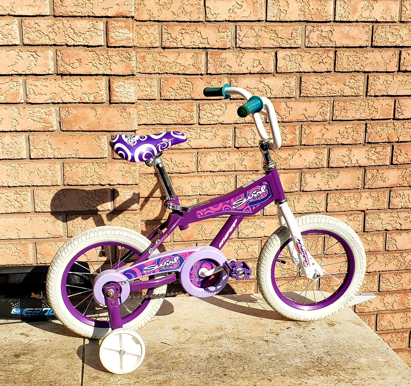Girls' Purple Spiral Bike - photo 2