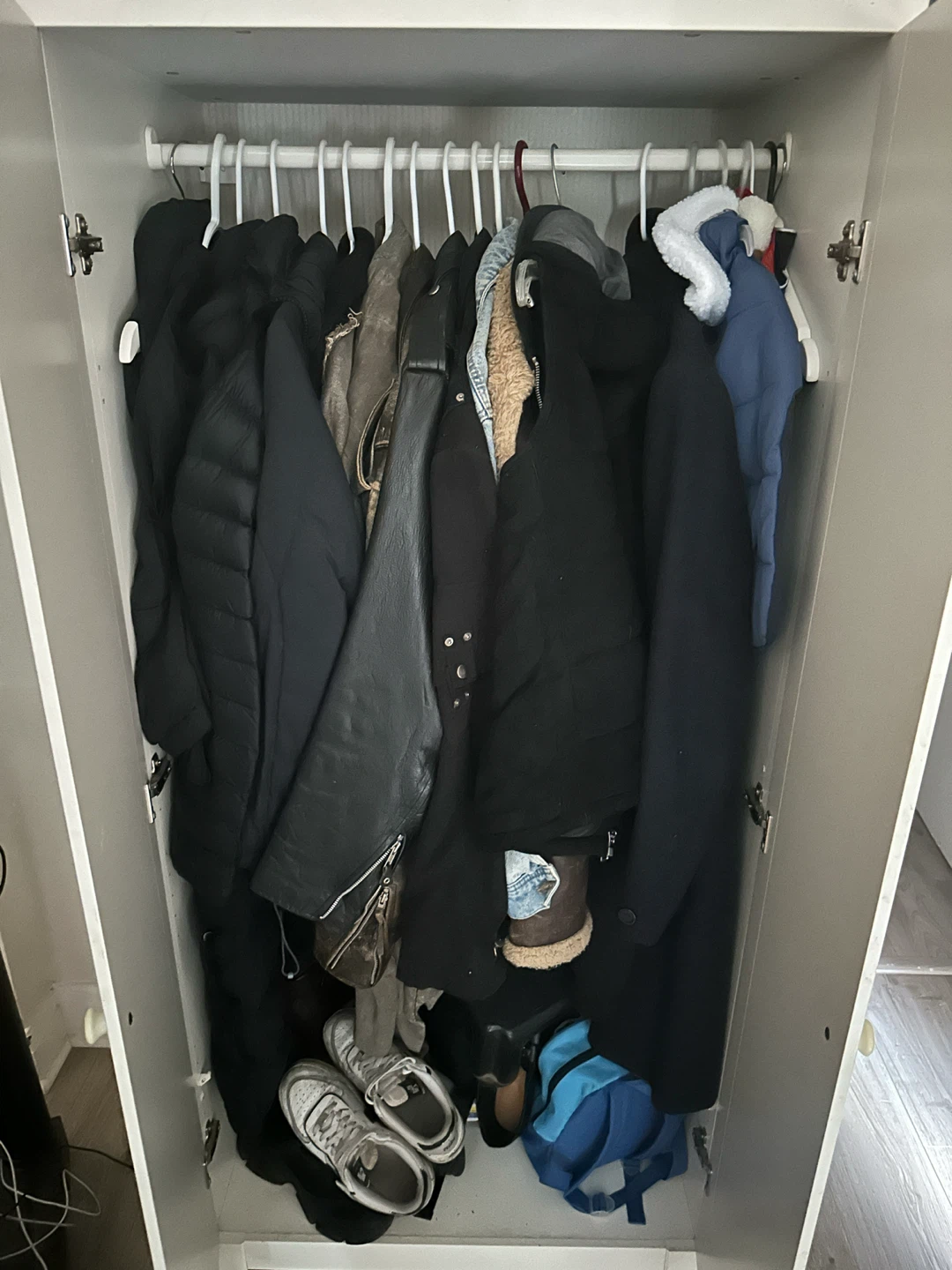 White Two-Door Wardrobe - photo 2