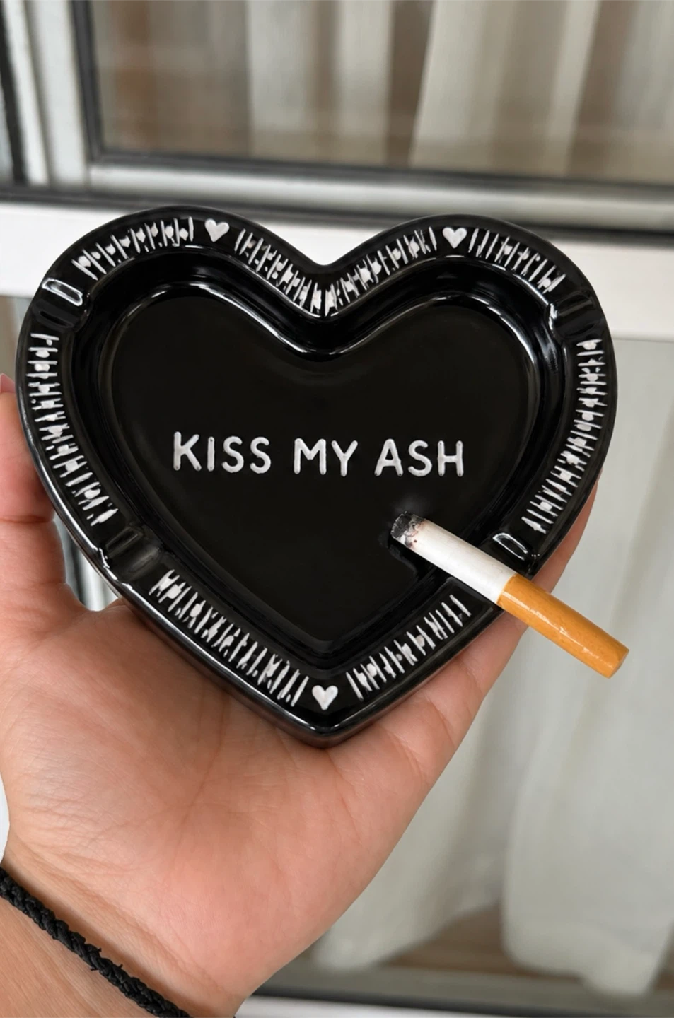 Heart Shaped "Kiss My Ash" Ashtray - photo 2