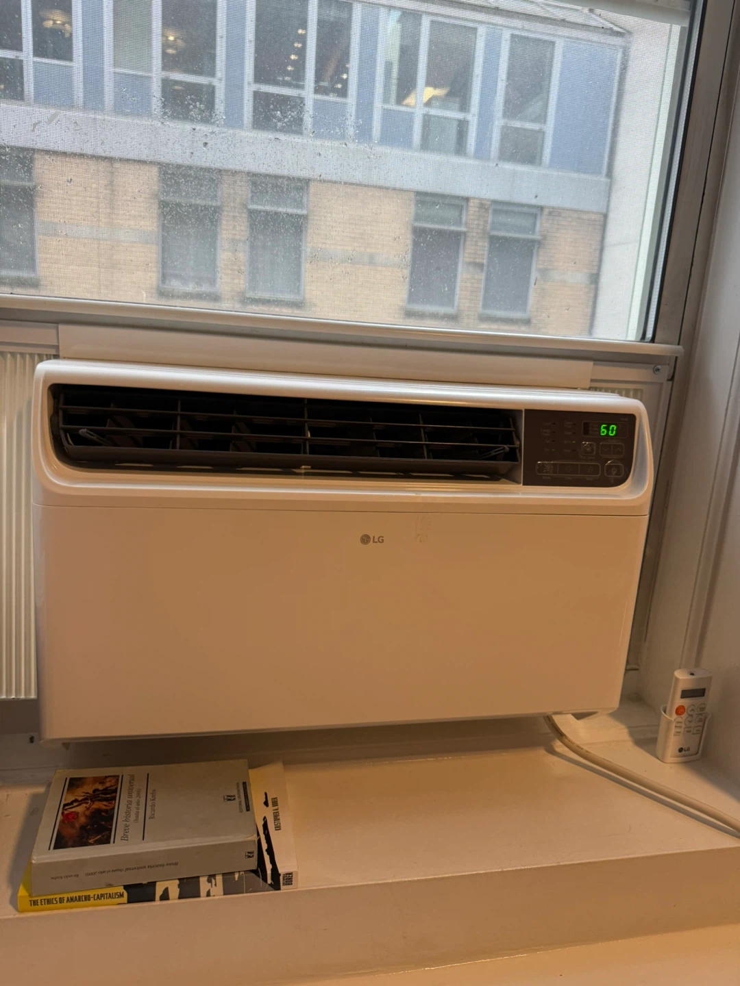 LG AC 12,000 BTU. One month use. - photo 2