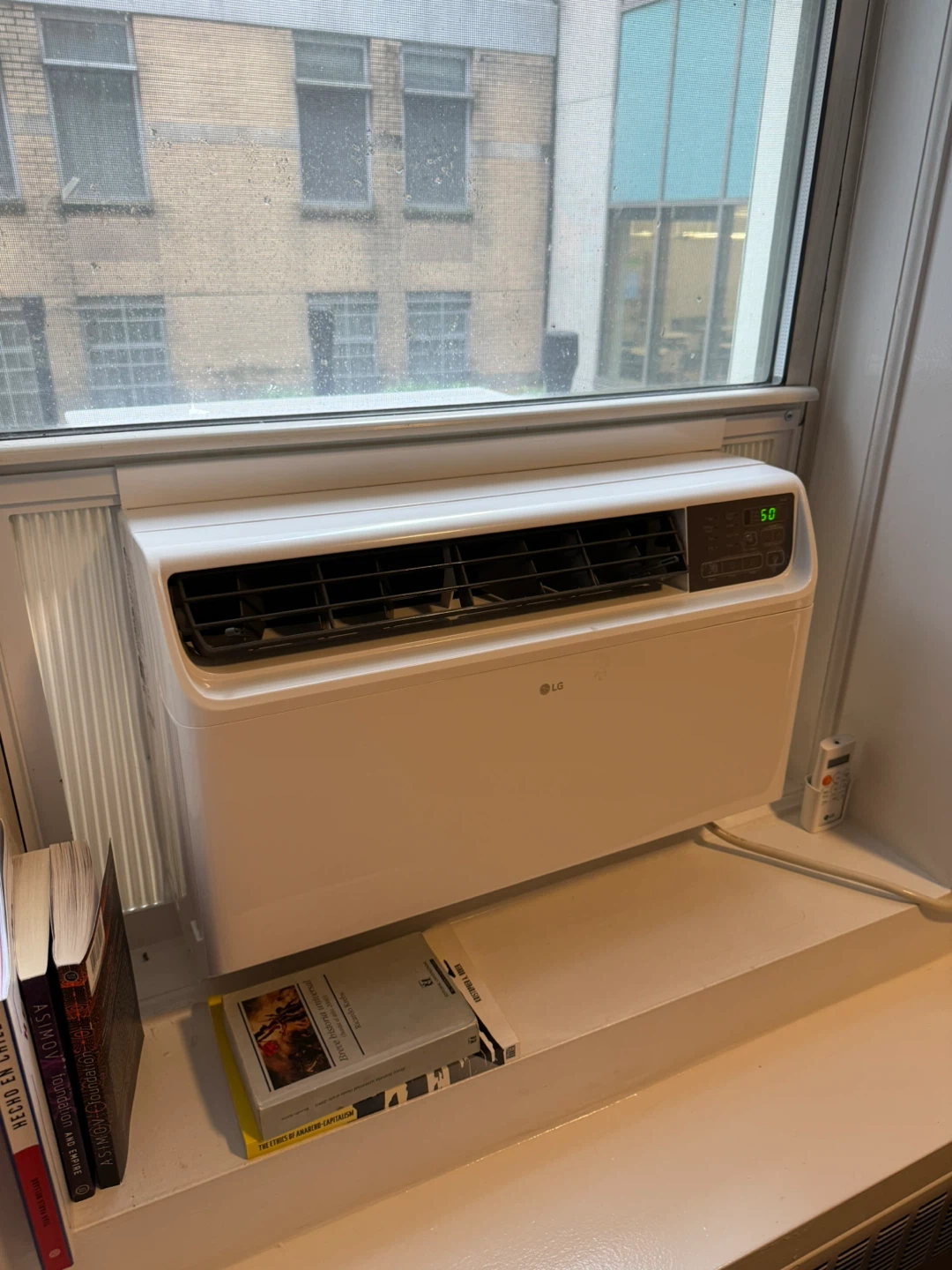 LG AC 12,000 BTU. One month use. - photo 3
