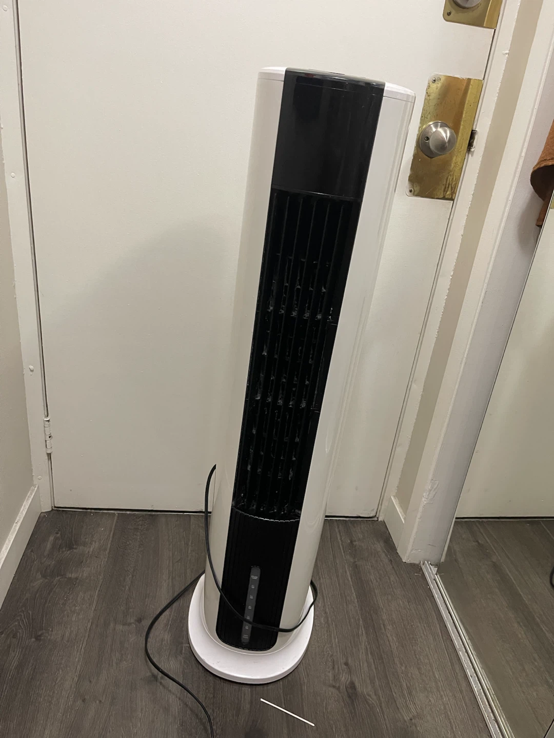 White Tower Fan with Humidifier - photo 2