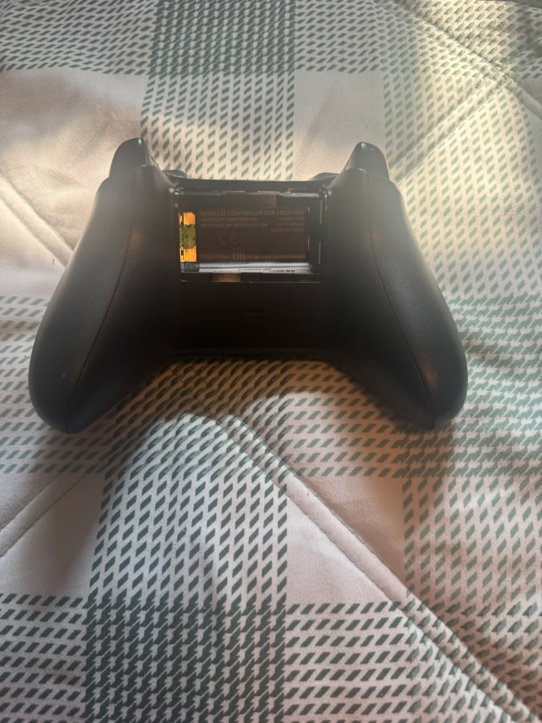 Xbox One X Console with Wireless Controller - photo 3