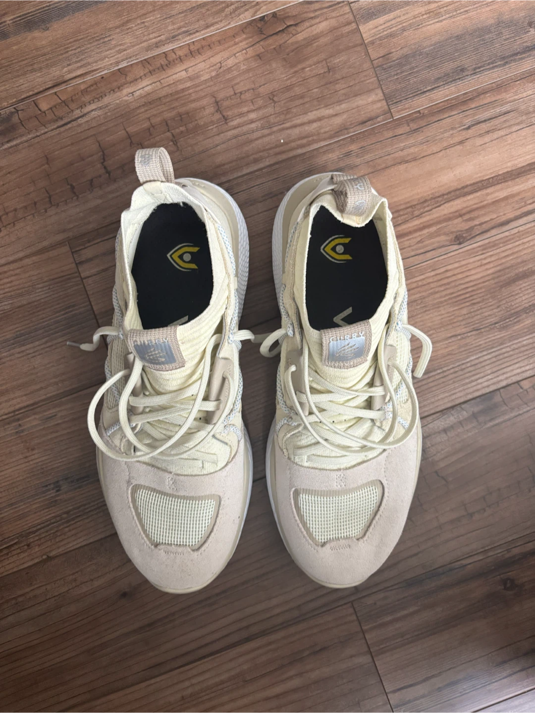 Basketball shoes