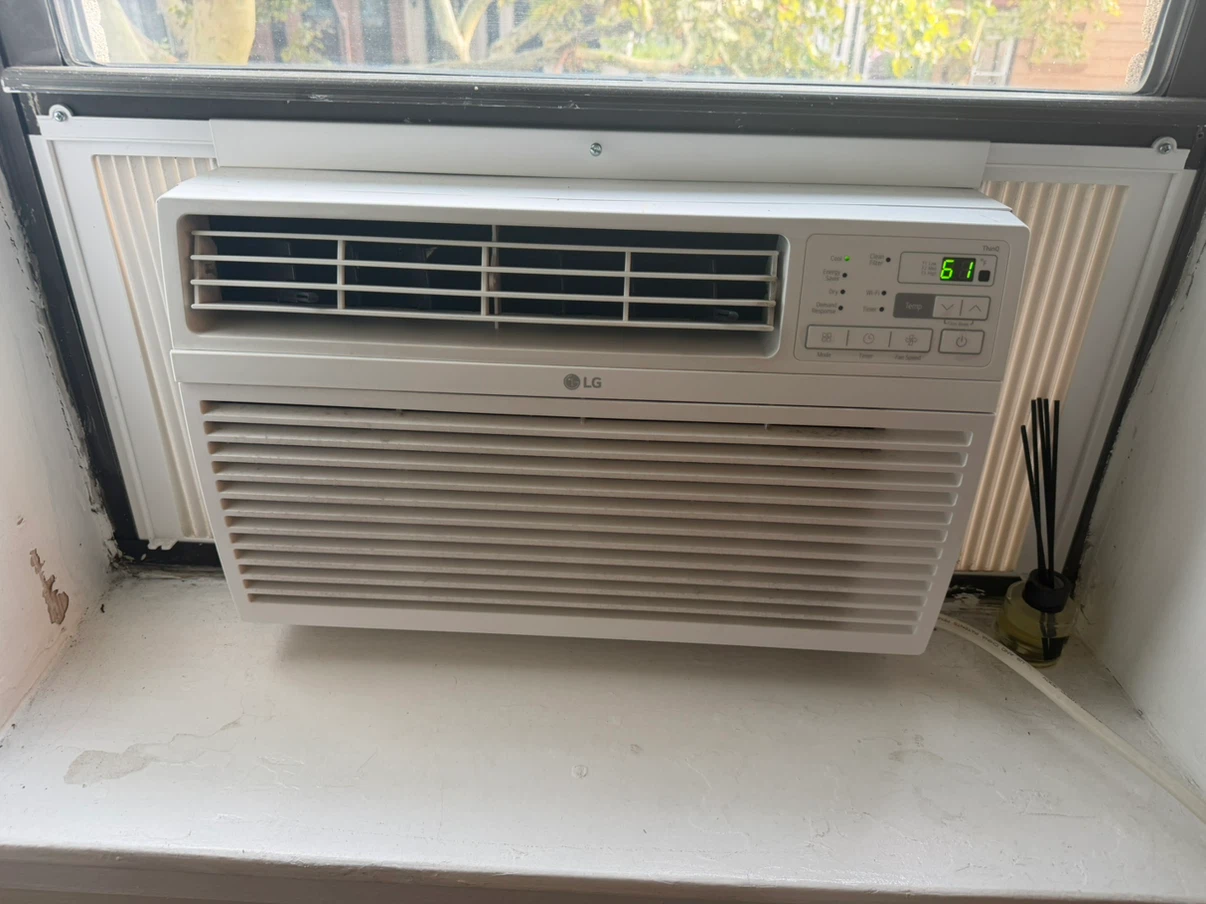 Window air conditioner - photo 2