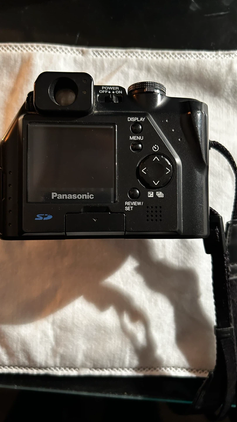 Panasonic Lumix DMC-LC40 Digital Camera - photo 2