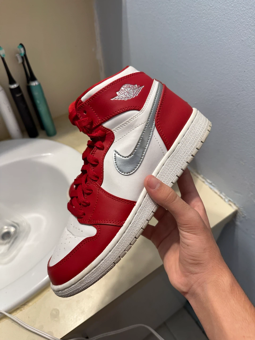 Nike Air Jordan 1 Mid Red White Silver Size 7Y - photo 2