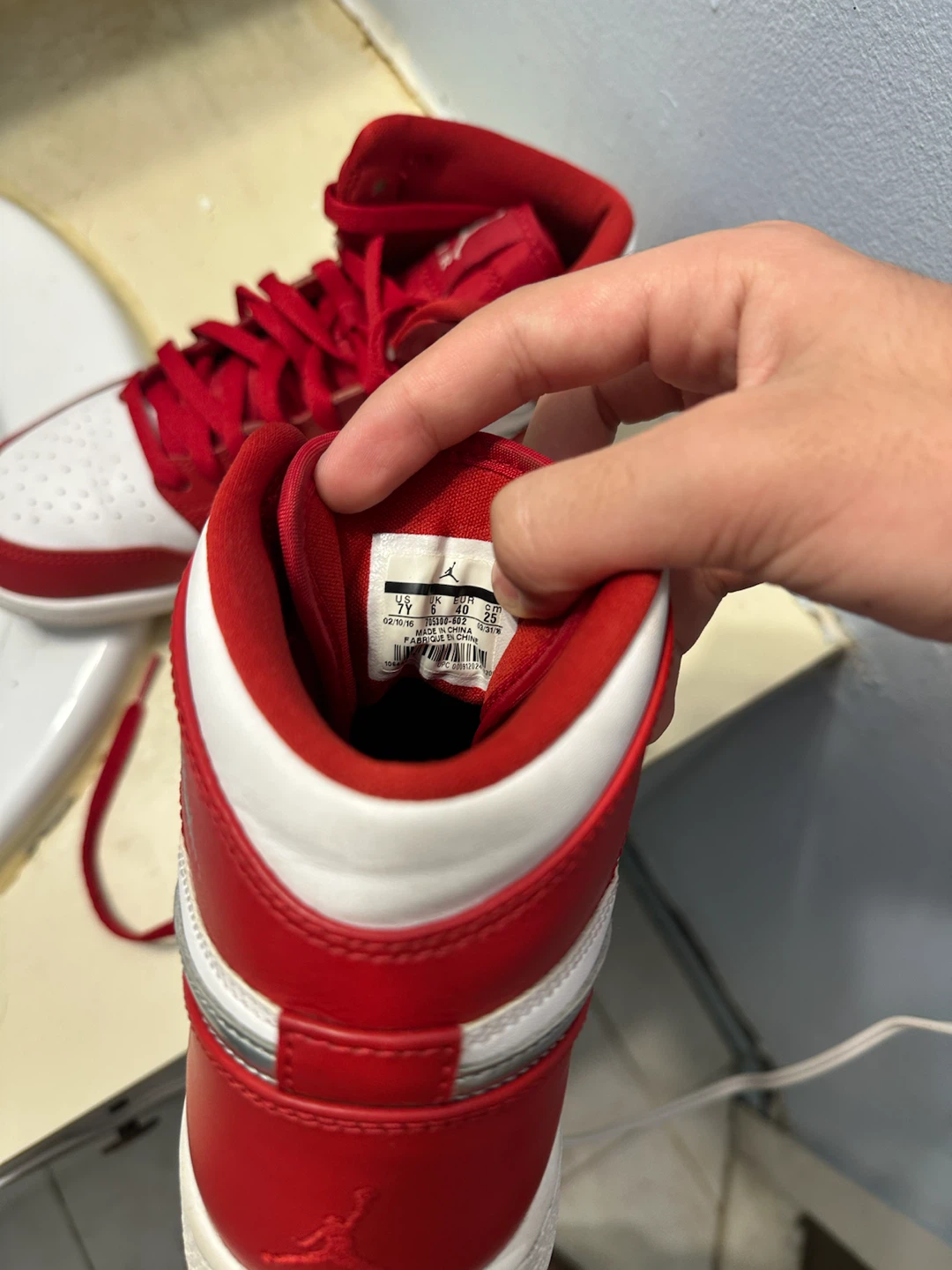 Nike Air Jordan 1 Mid Red White Silver Size 7Y - photo 4