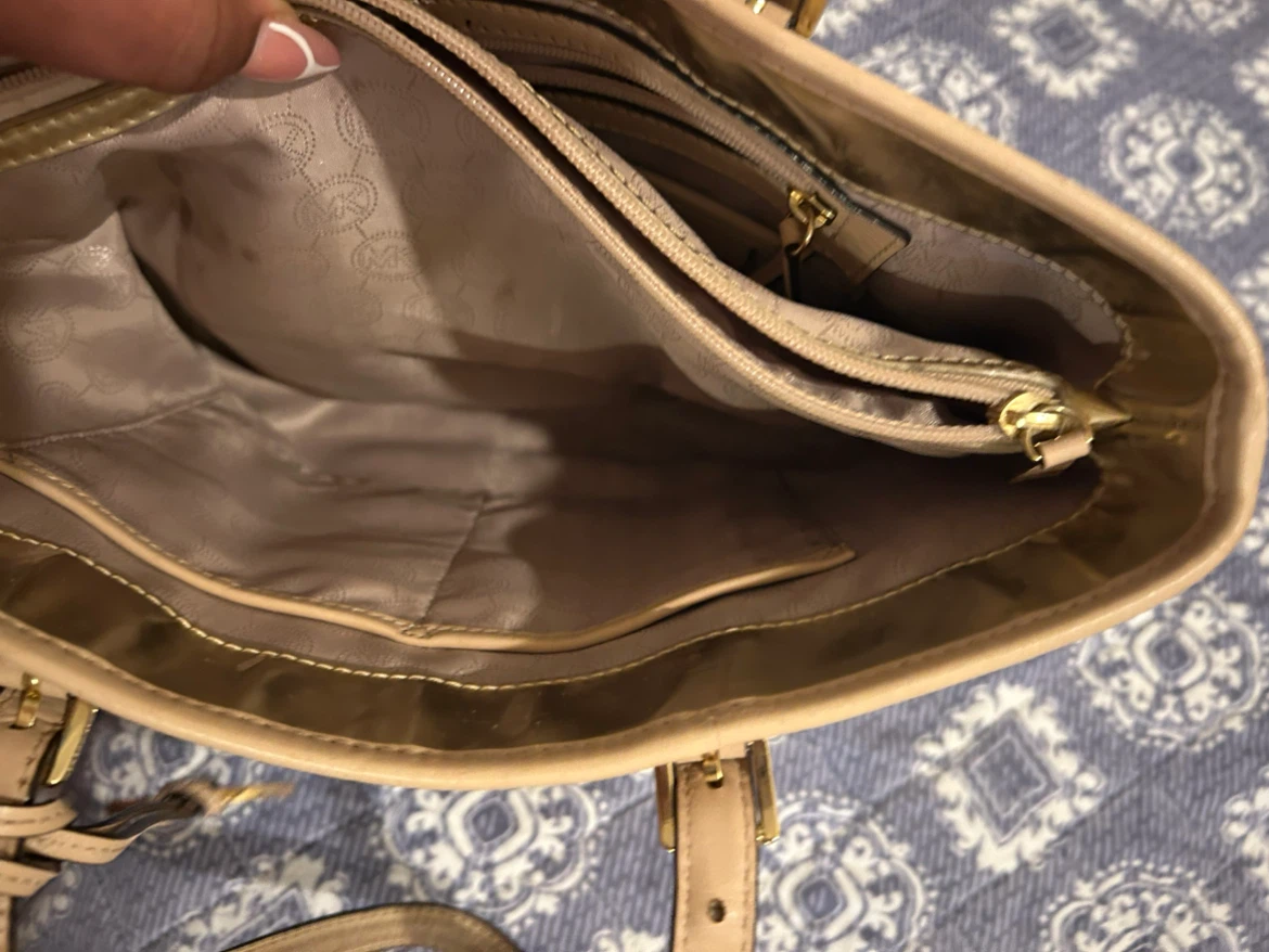 Michael Kors Gold Logo Tote Bag - photo 2