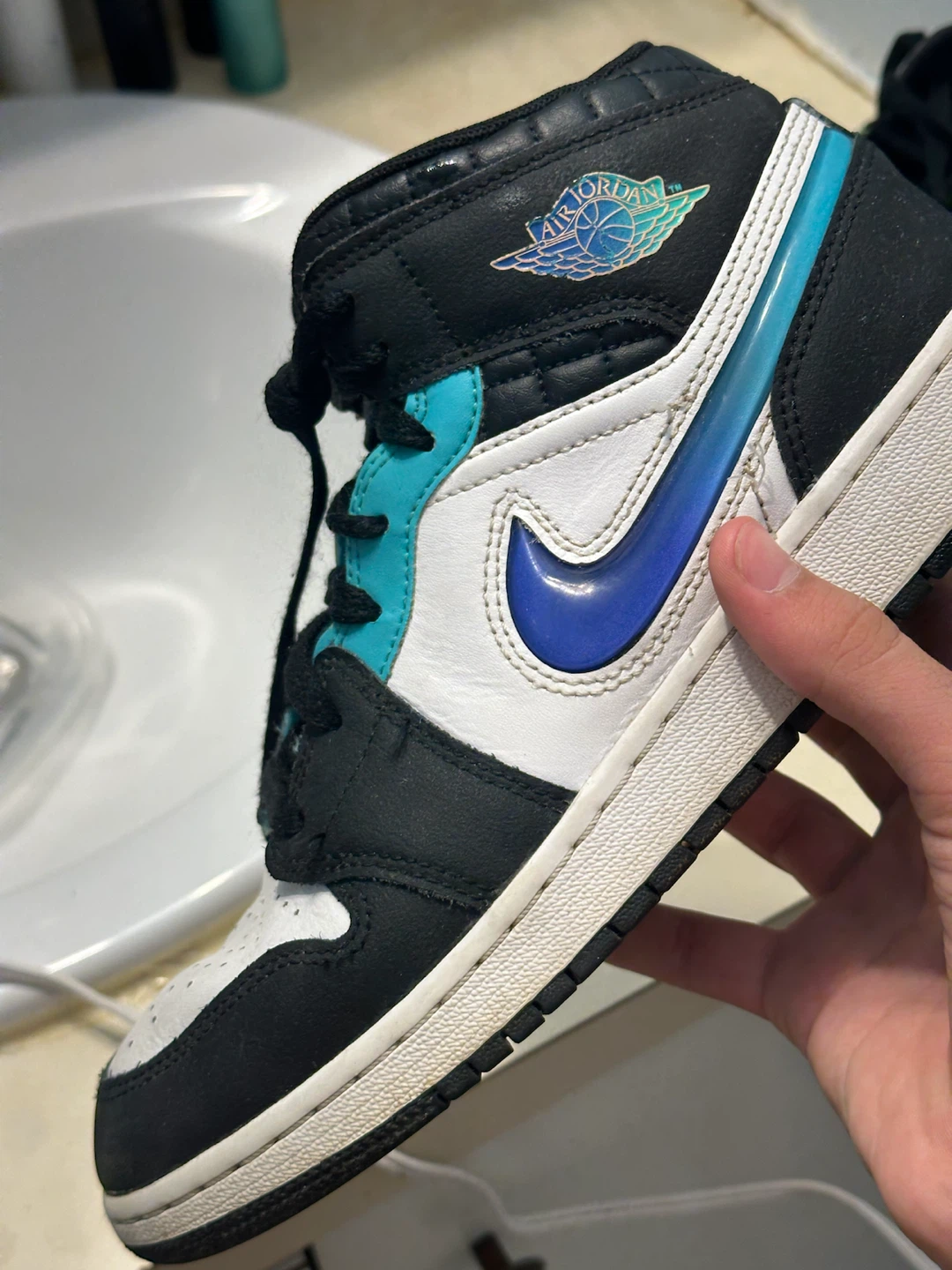 Nike Air Jordan 1 Mid Size 6.5Y - photo 2