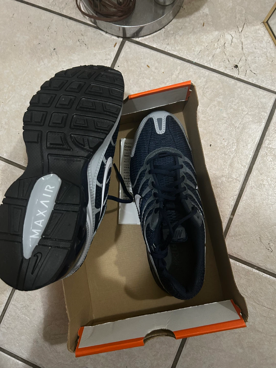 Nike Air Max sneakers, size 10.5 - photo 2