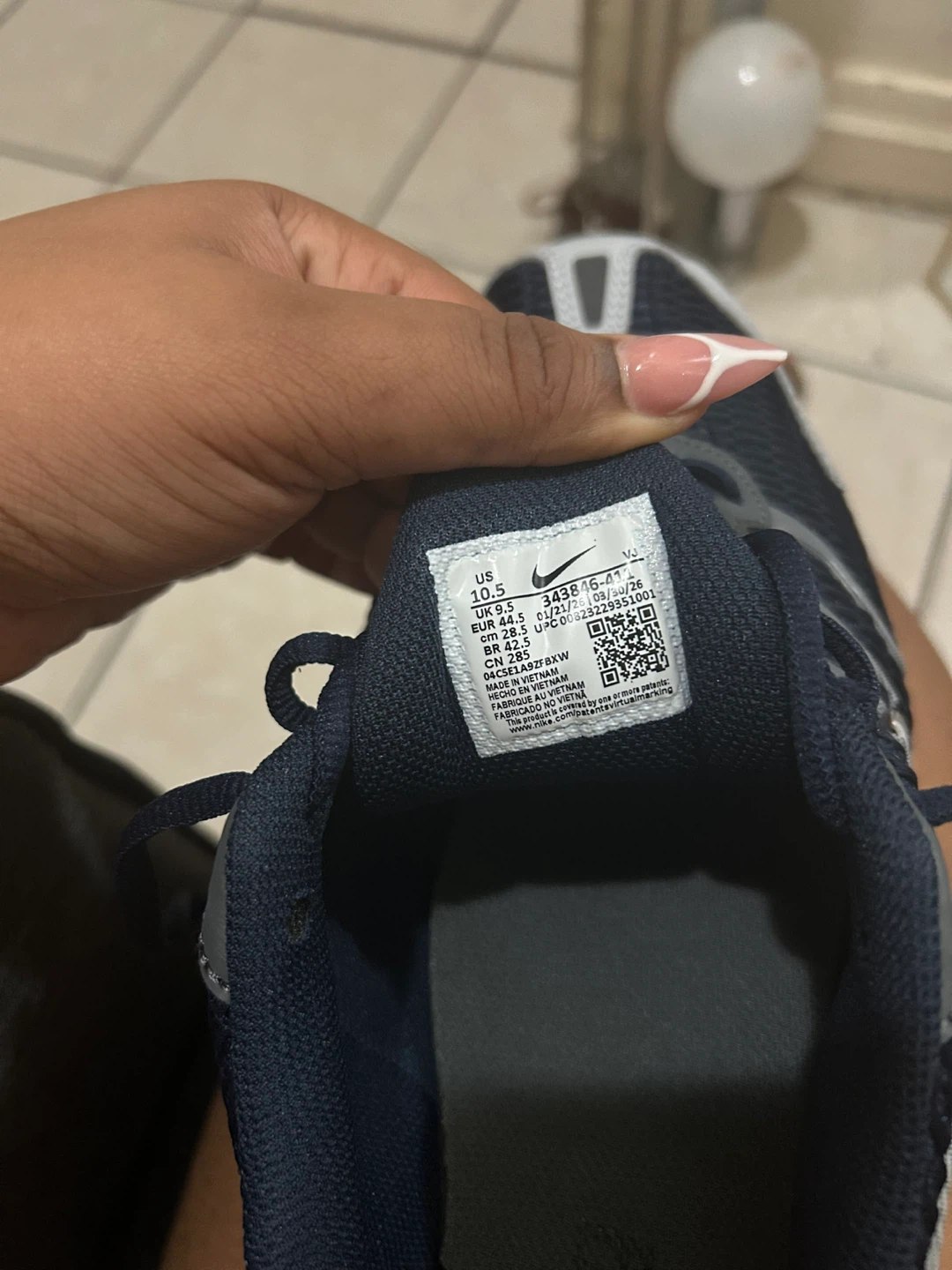 Nike Air Max sneakers, size 10.5 - photo 5