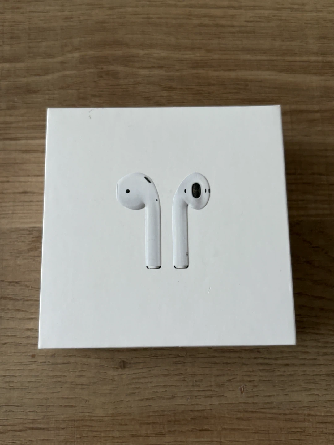 Apple AirPods 2 with Charging Case