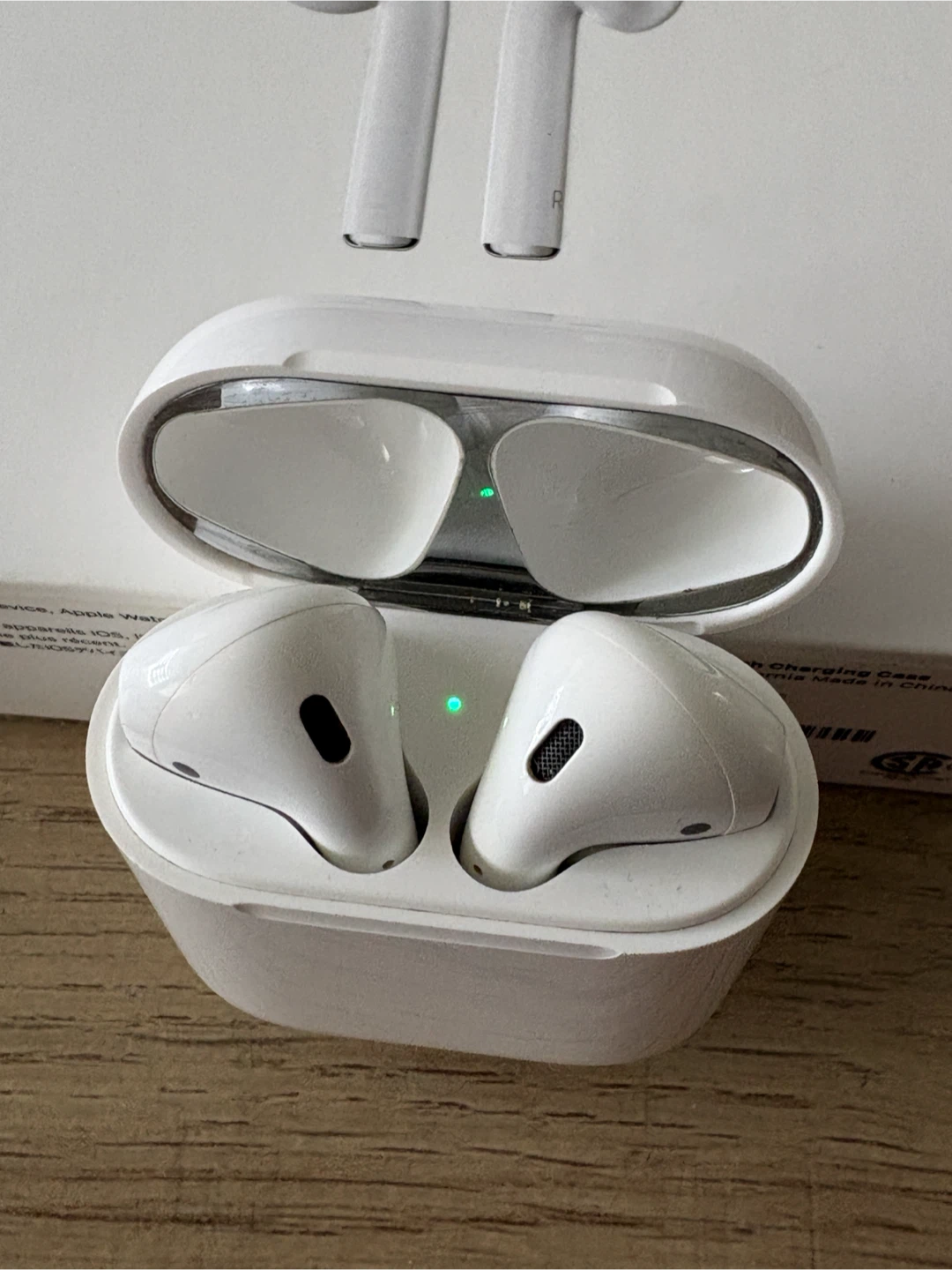 Apple AirPods 2 with Charging Case - photo 3