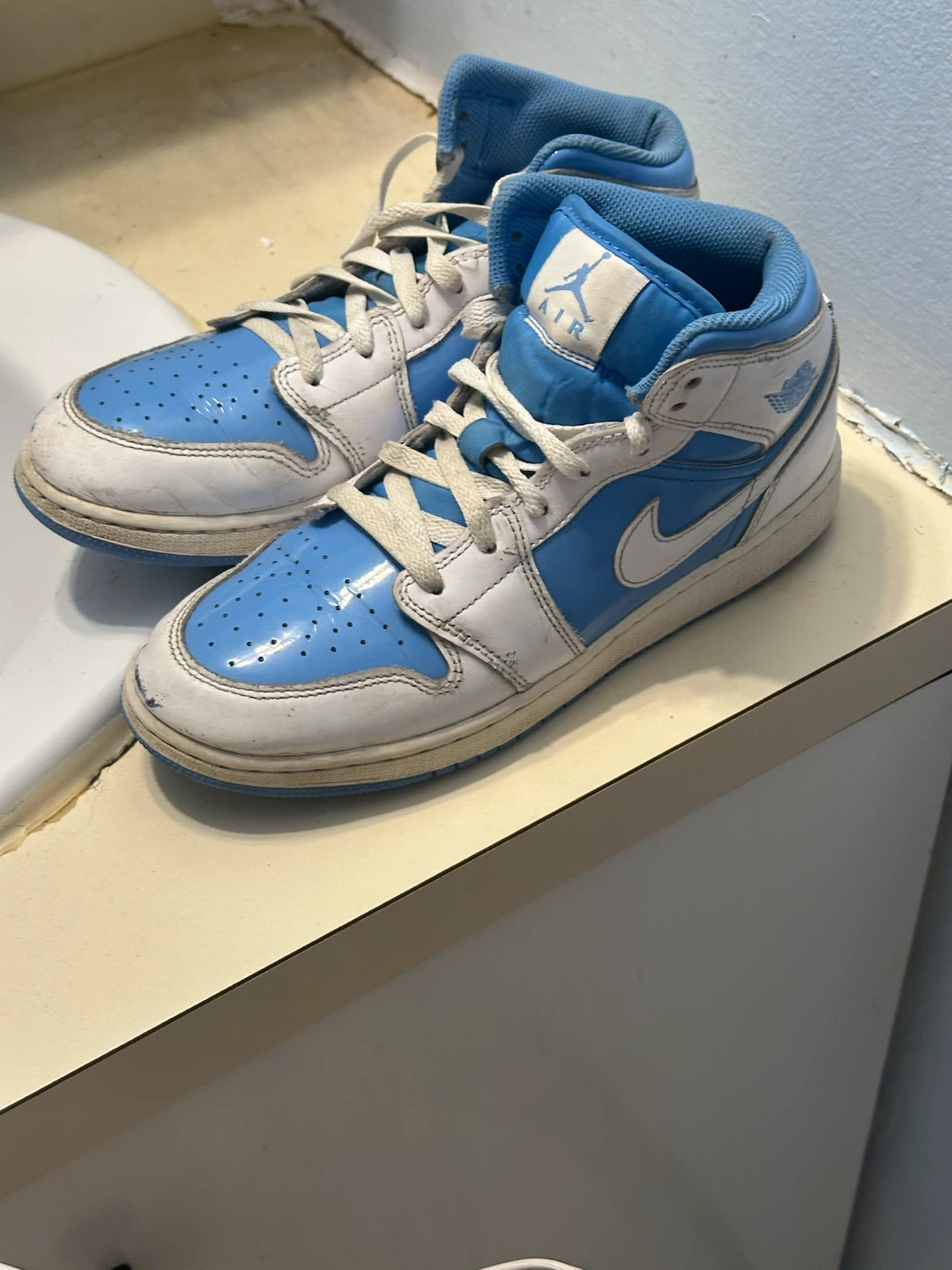 Nike Air Jordan 1 Mid Shoes Size 7Y