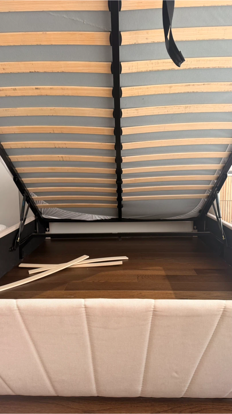 FREE Queen Bed w/ Storage Lift — Midtown East, 44th St - photo 2