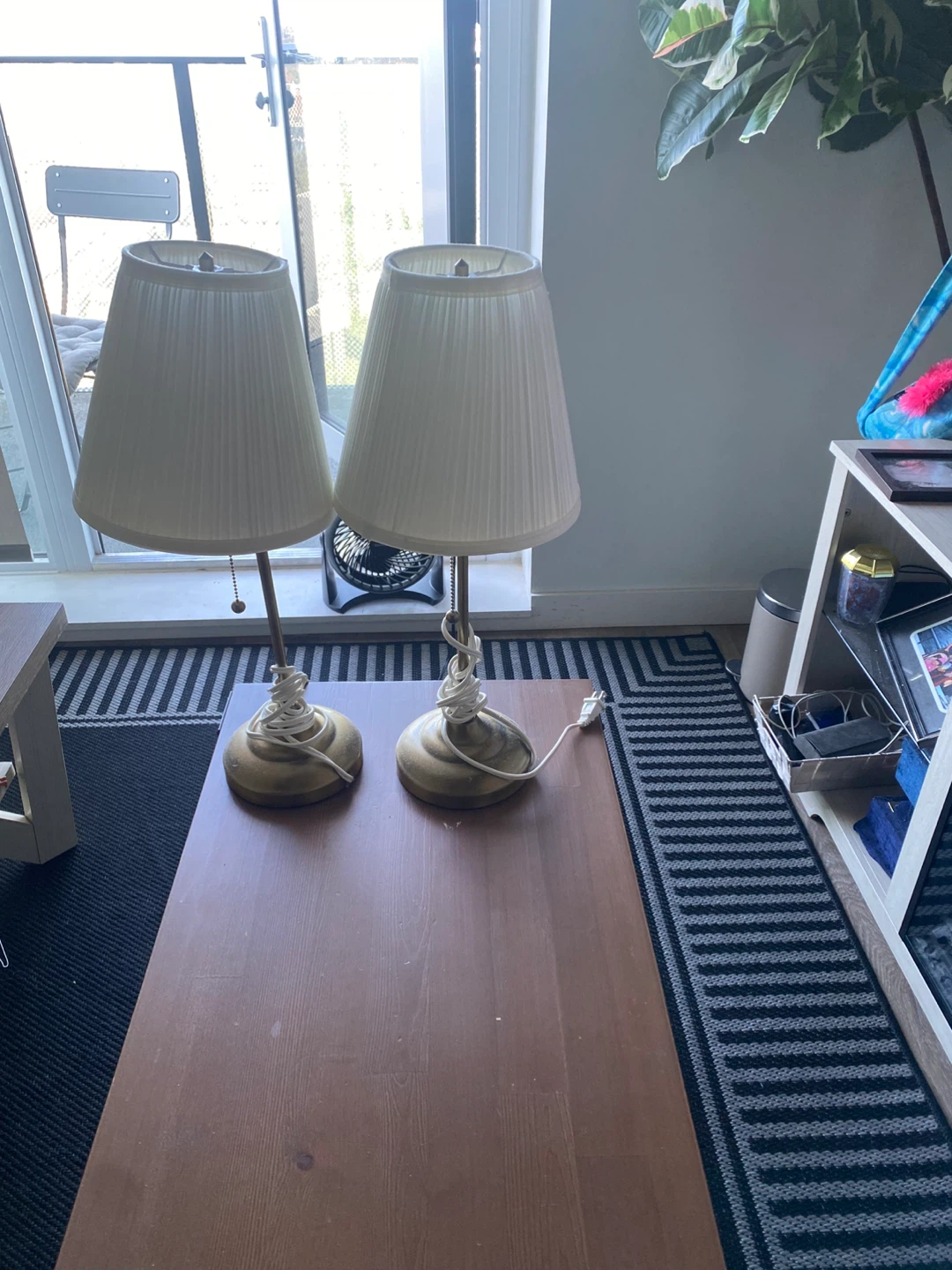 Coffee Table, 2 Table Lamps & Small Fan – Great Condition - photo 4