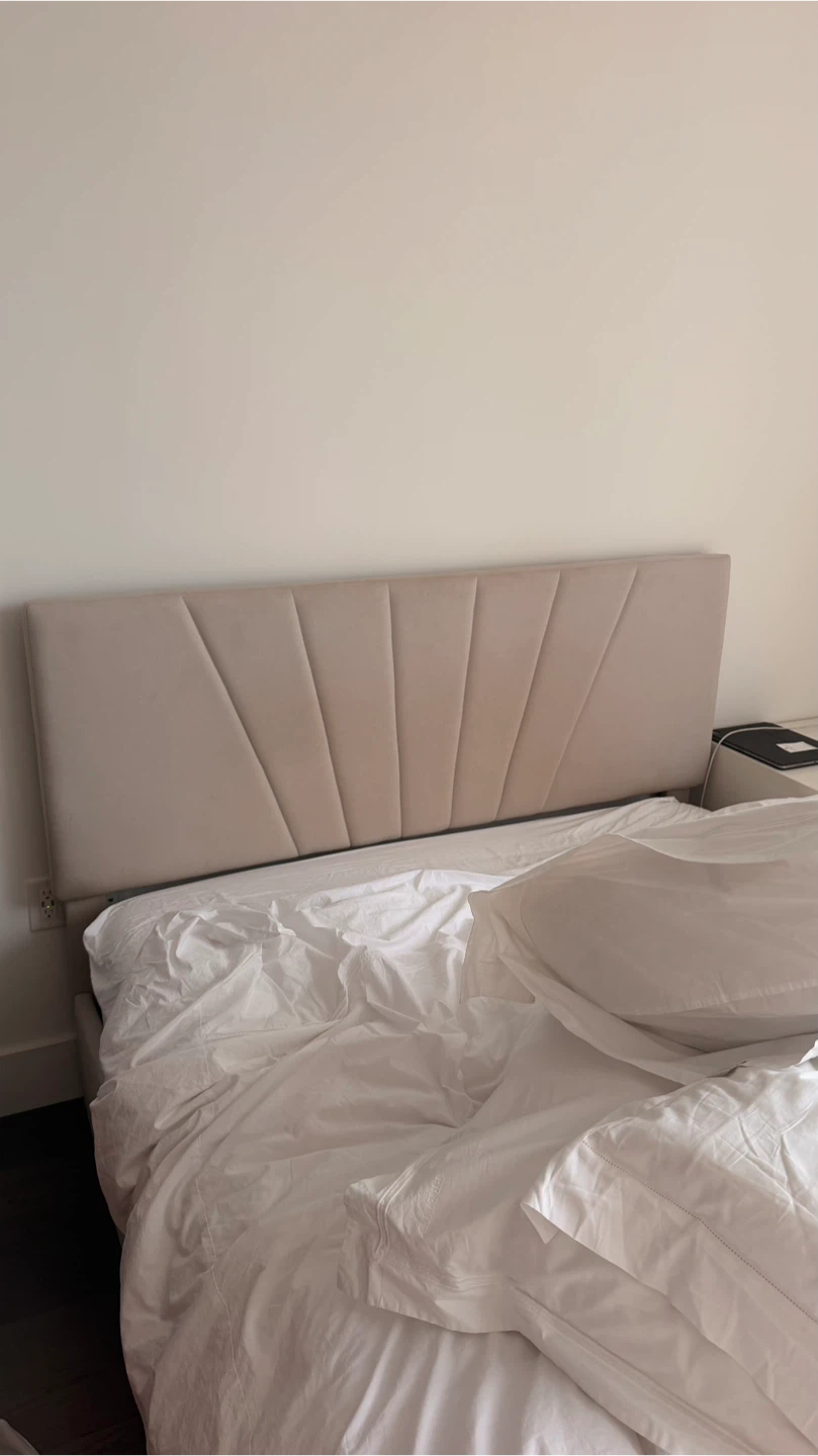FREE Queen Bed w/ Storage Lift — Midtown East, 44th St - photo 3