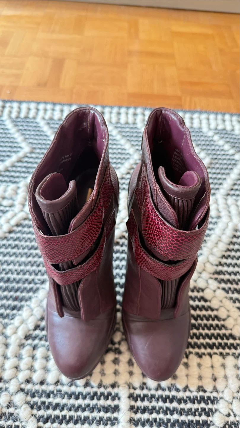 BCBGMAXAZRIA Burgundy Ankle Boots Size 8