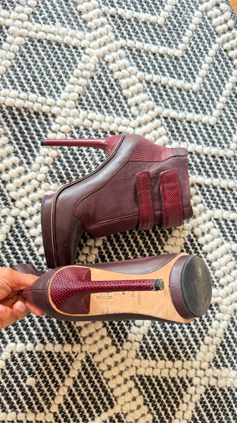 BCBGMAXAZRIA Burgundy Ankle Boots Size 8 - photo 3