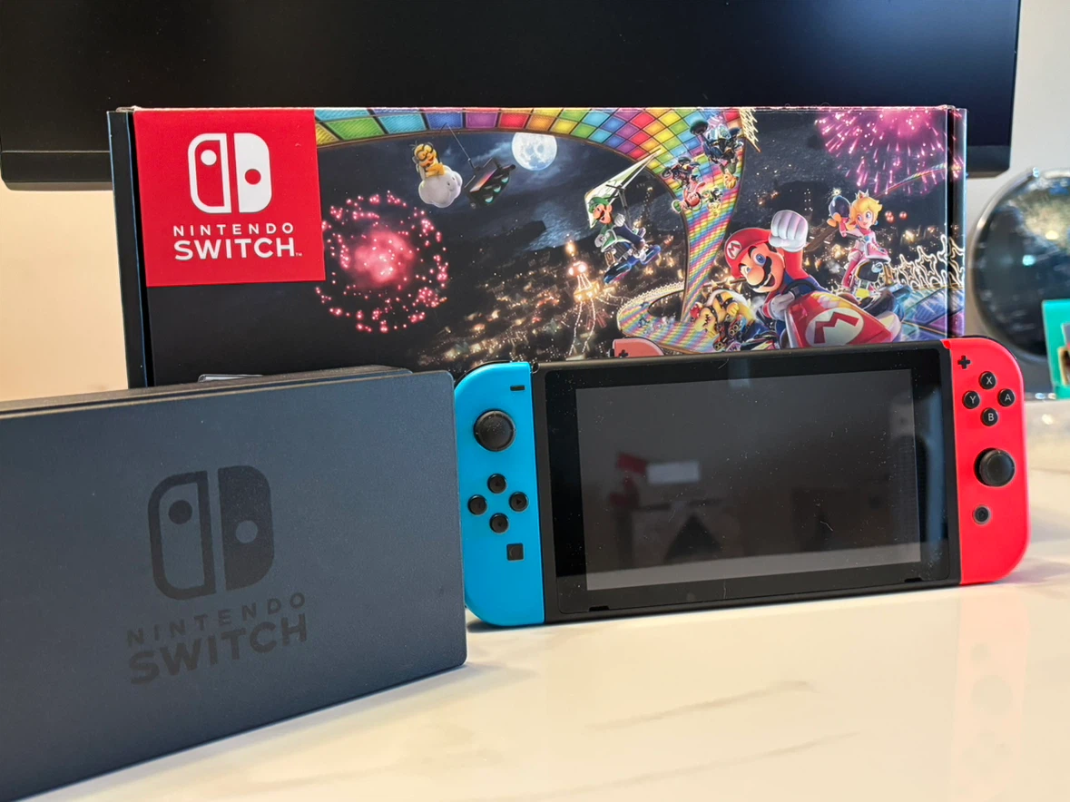 Nintendo Switch Mario Kart 8 Deluxe Bundle ( No game) - photo 2
