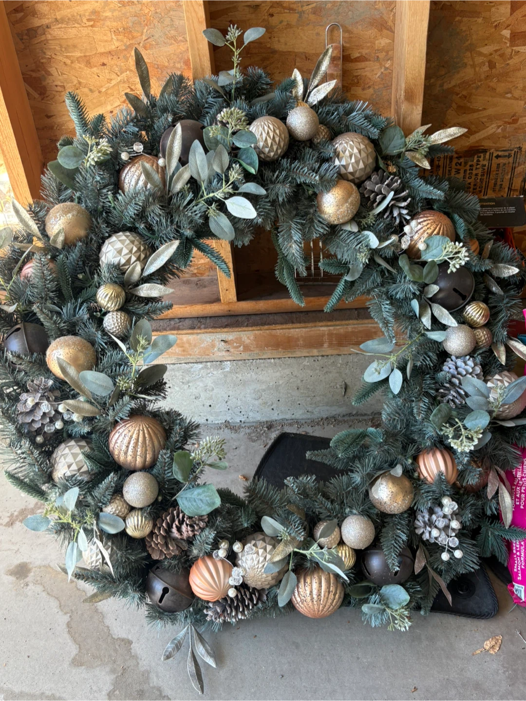 76.2 cm (30 in.) Pre-Lit Wreath with Battery Operated LED Lights