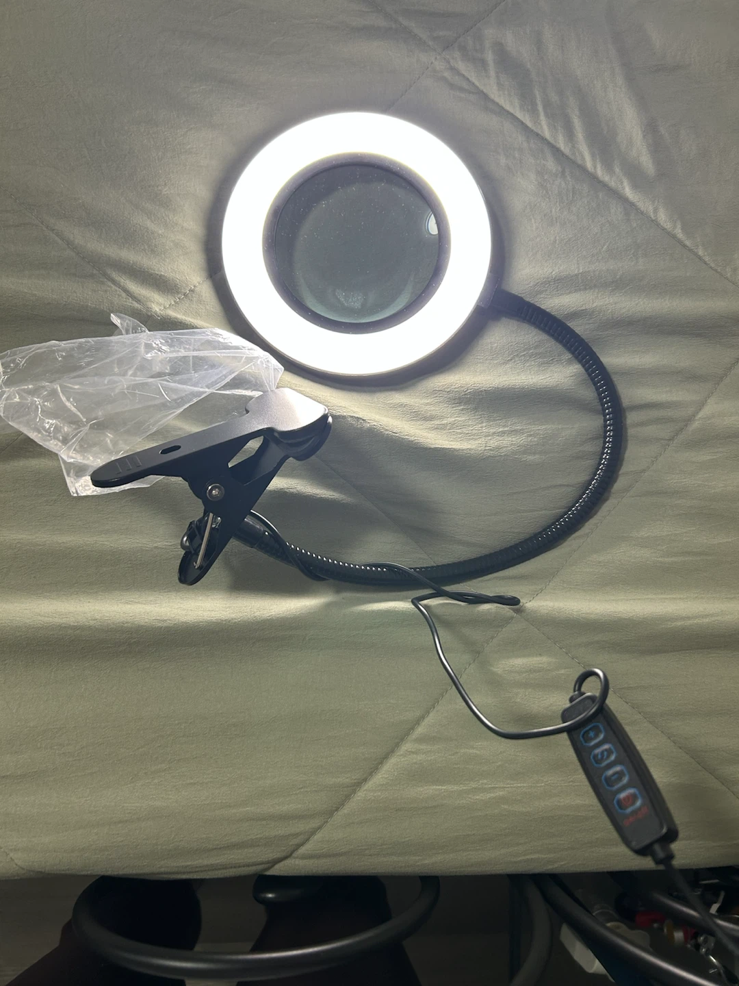 Magnifying Lamp with LED Ring Light - photo 4