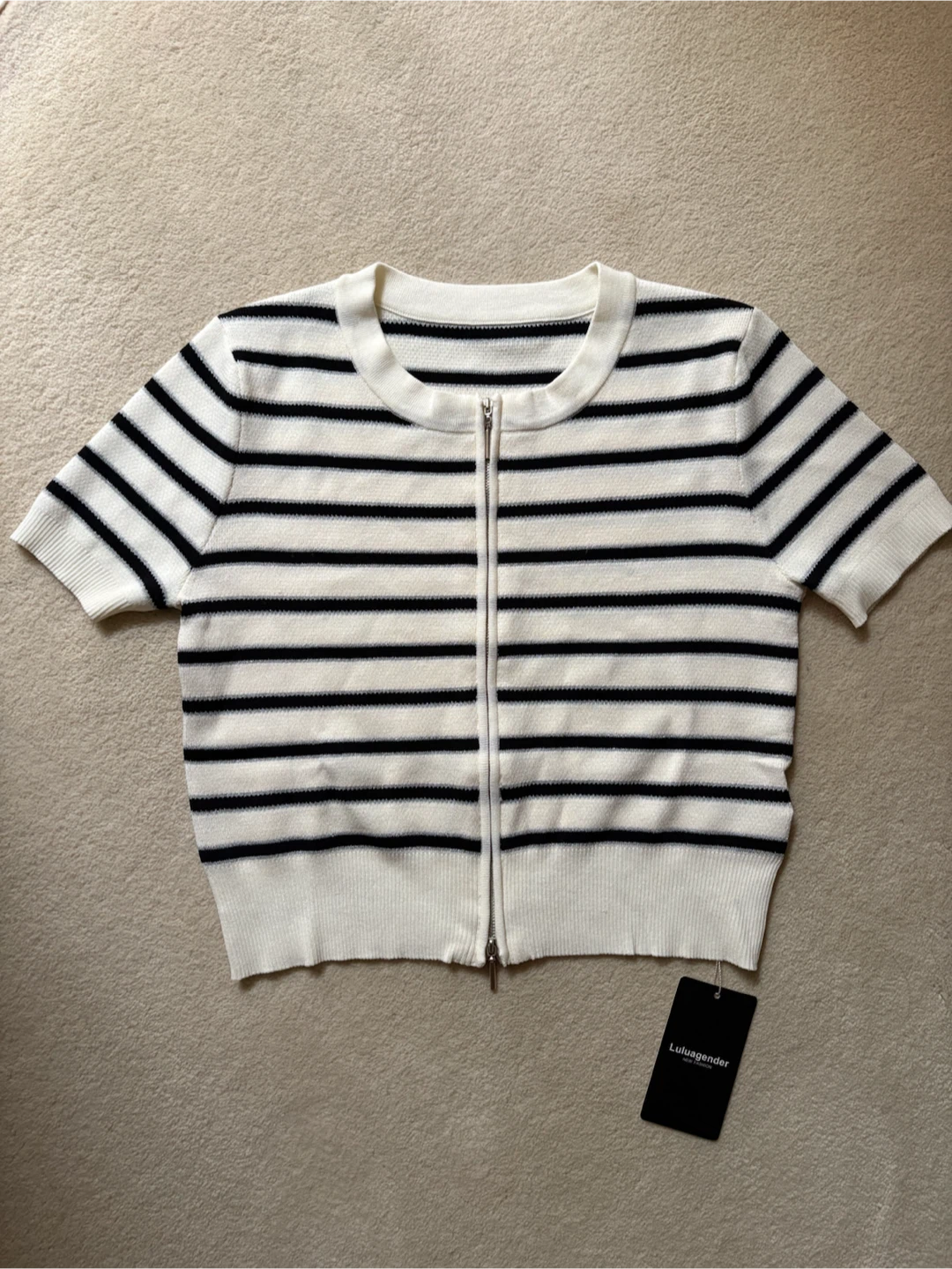 Women’s Short-Sleeve Top - photo 2