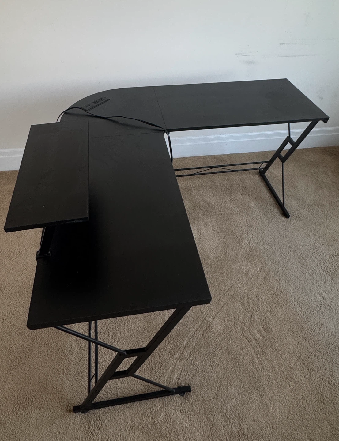 L shaped Carbon Fiber Desk, Includes charging station