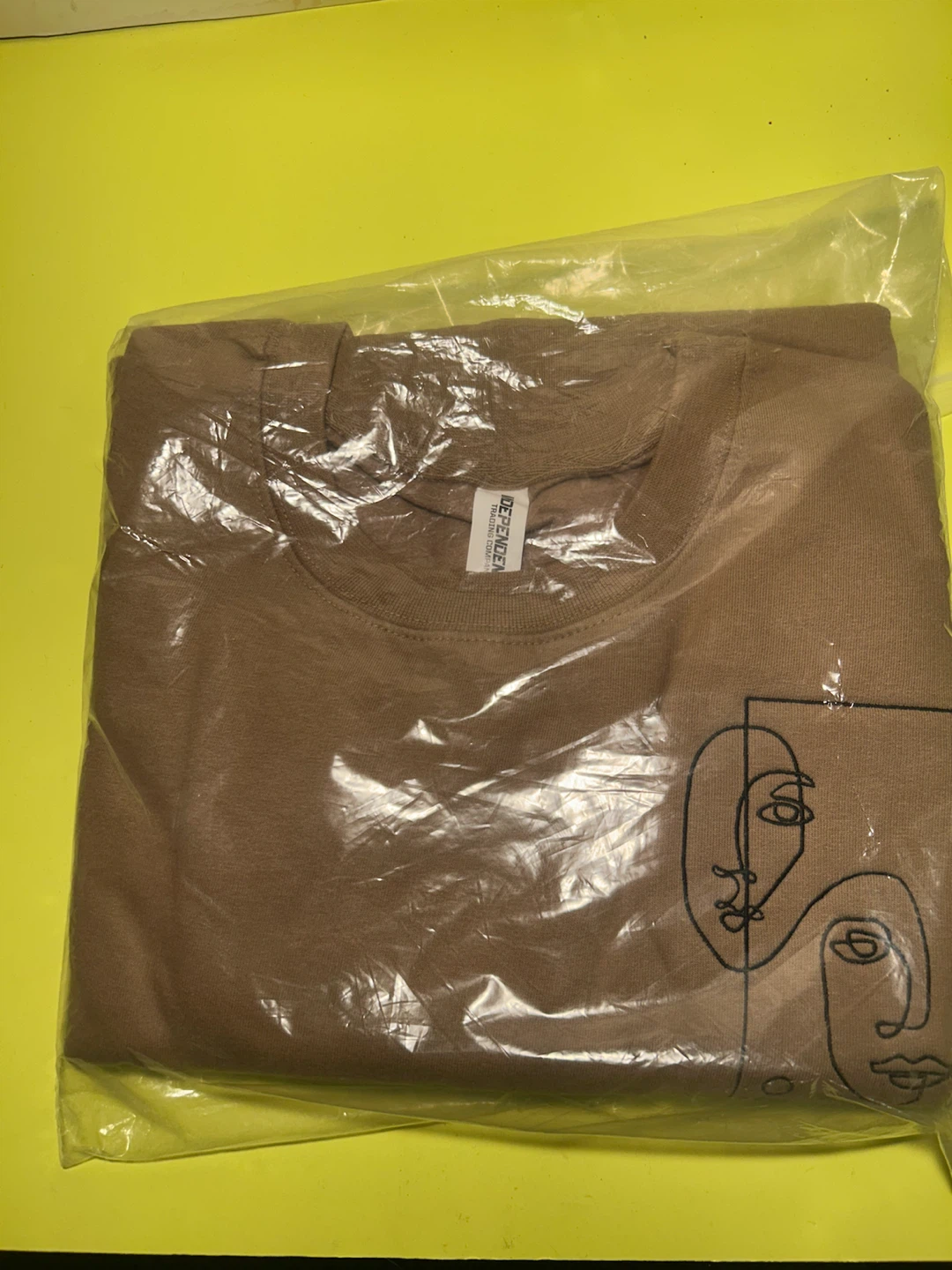 Brown Crewneck Sweatshirt with Line Art Design - Size L