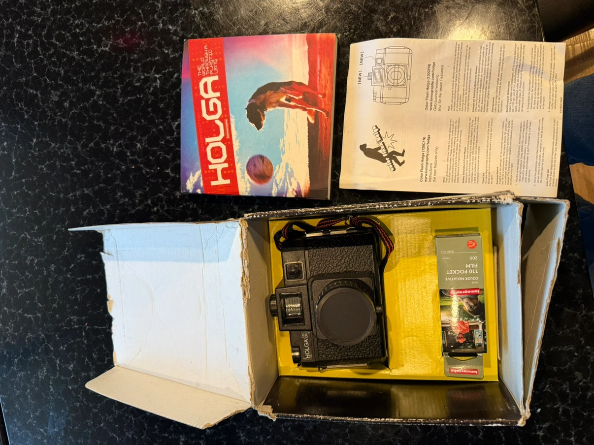 Lomography Holga 120 Flash Camera Starter Kit - photo 2