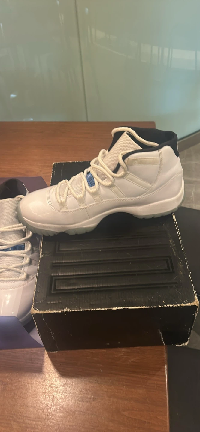 Air Jordan 11 Retro "Concord" Men's Size 9