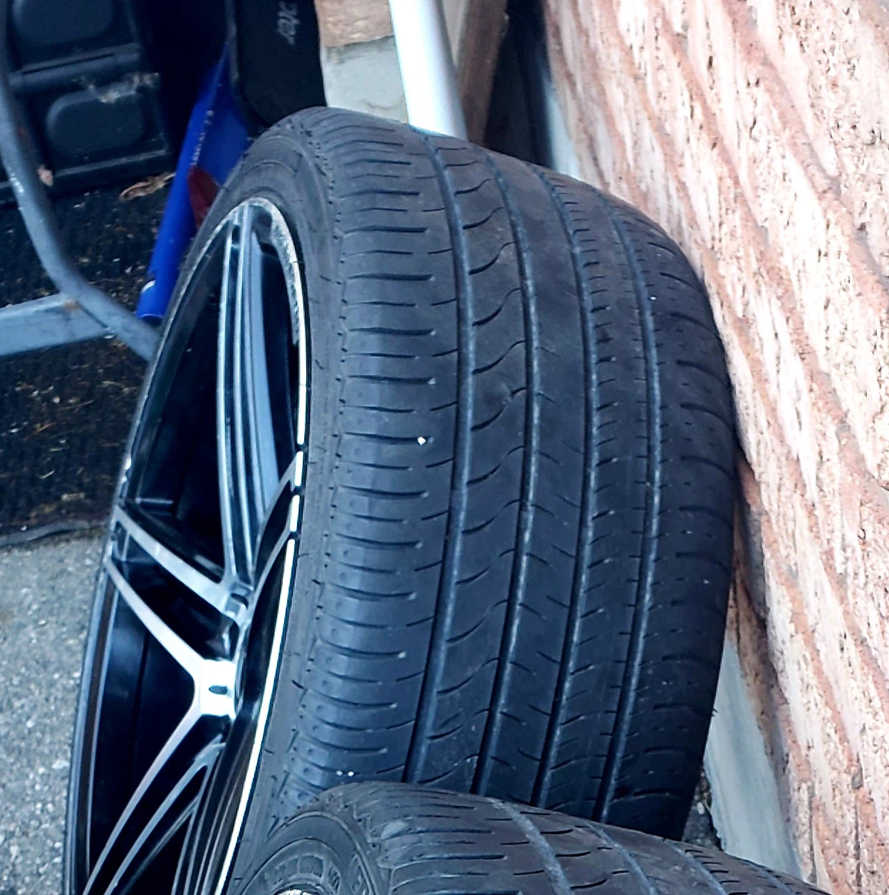 Set of 4 Used 235/35ZR19 Tires with Rims - photo 2