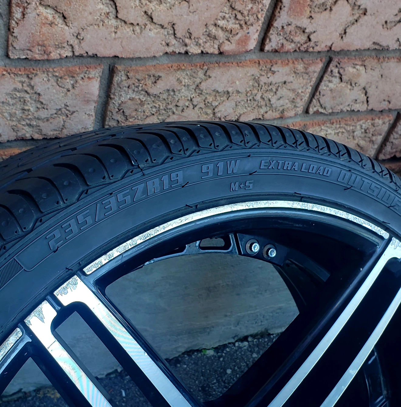 Set of 4 Used 235/35ZR19 Tires with Rims - photo 3