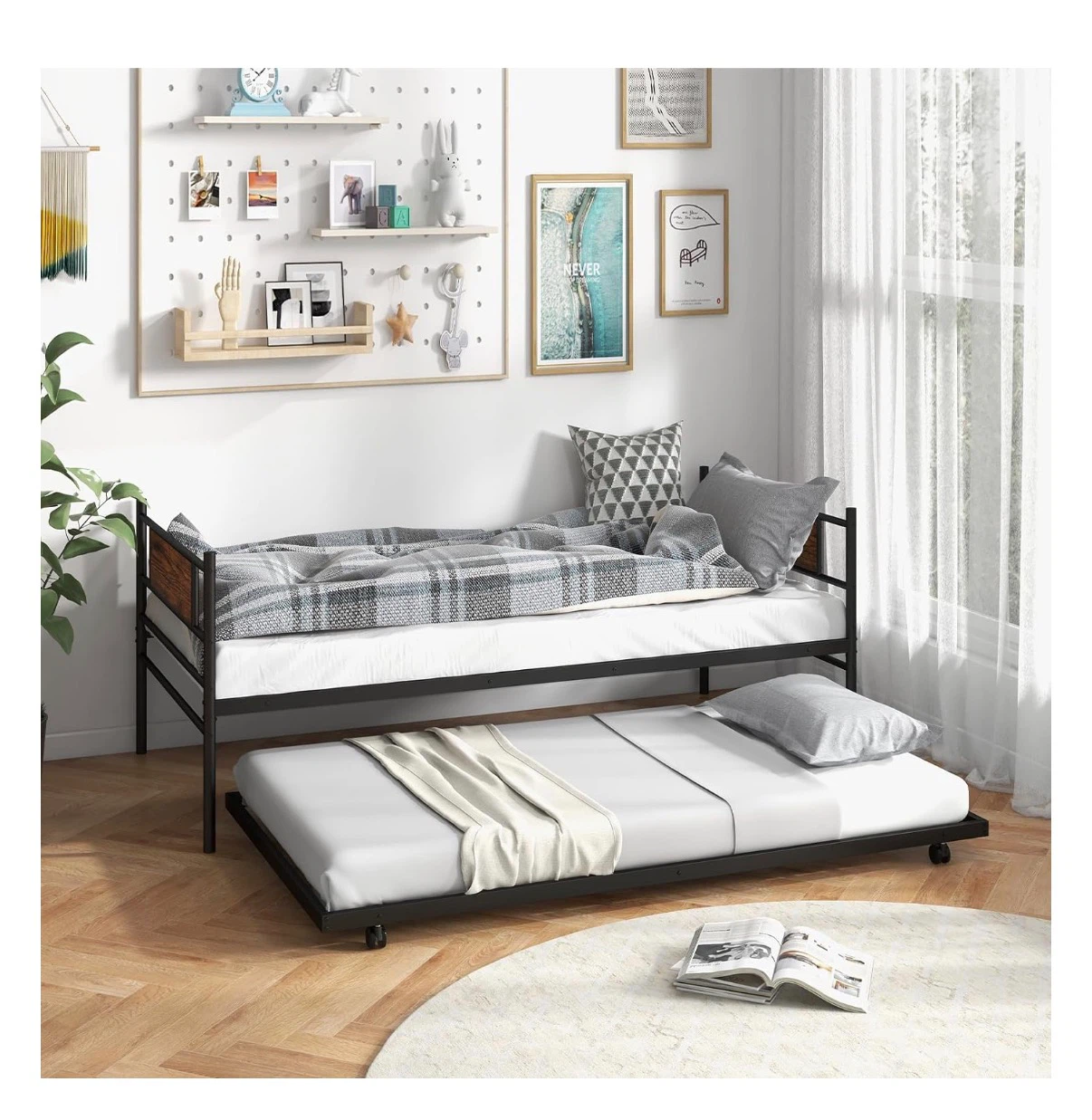 Metal Daybed with Pull-Out Trundle