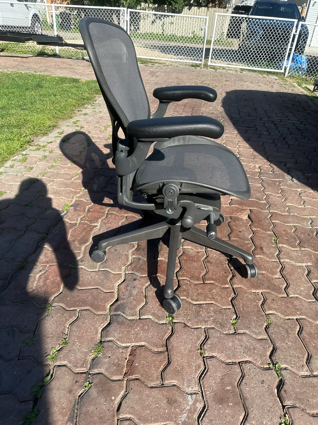 Herman Miller Aeron Chair - photo 2