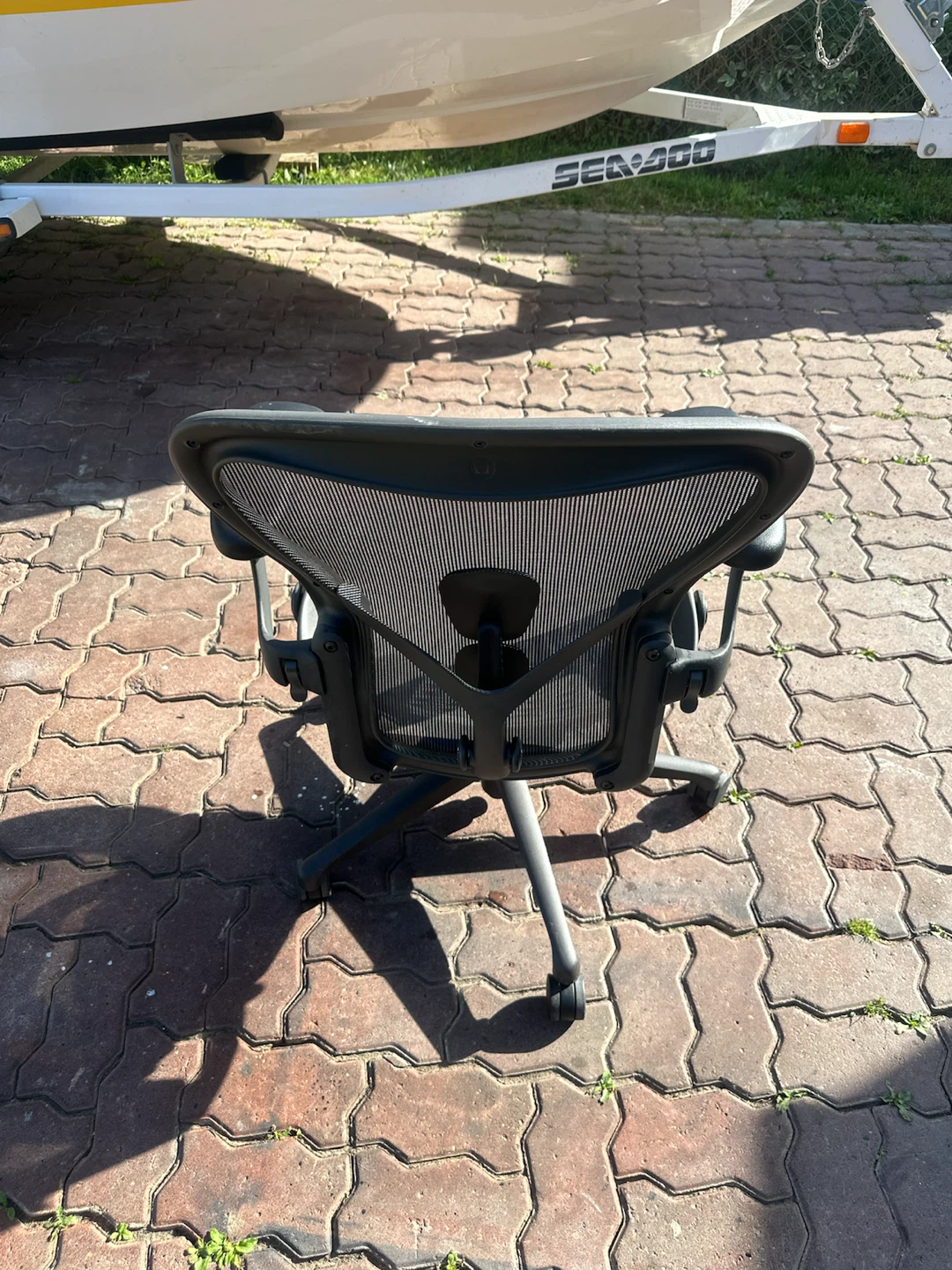 Herman Miller Aeron Chair - photo 3